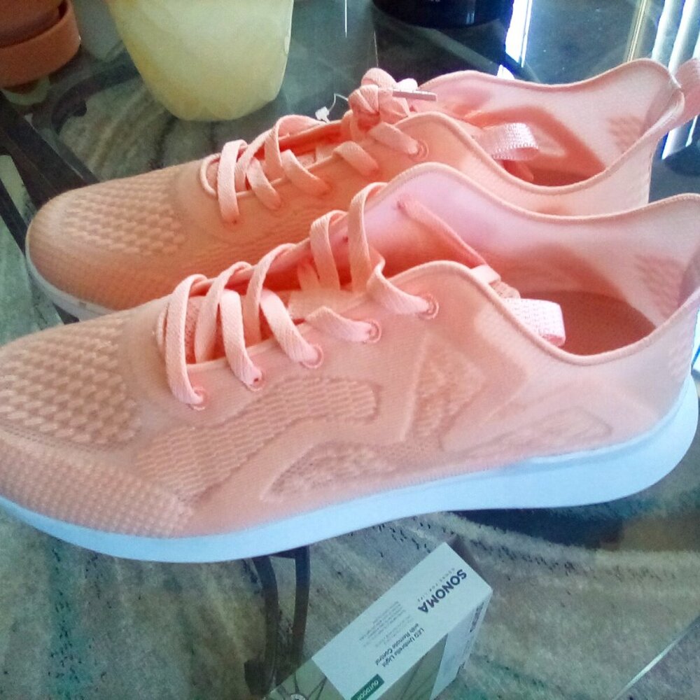 💞Cute Peach Fashion Tennis Shoes💞 Airflow material See through💞 Size 11💞